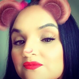 Meet your Posher, Corina